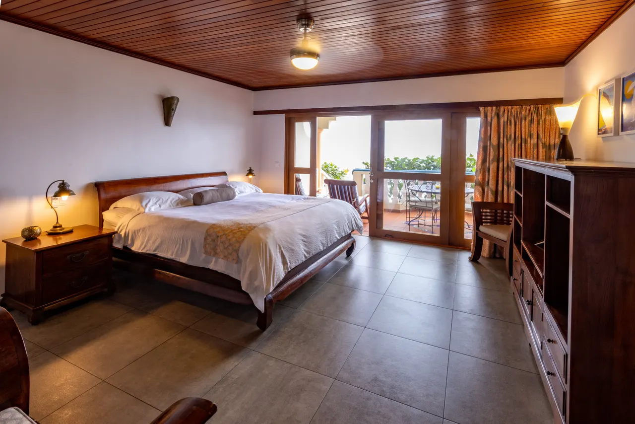 Sea-view suite with terrace at Le Petit Hotel