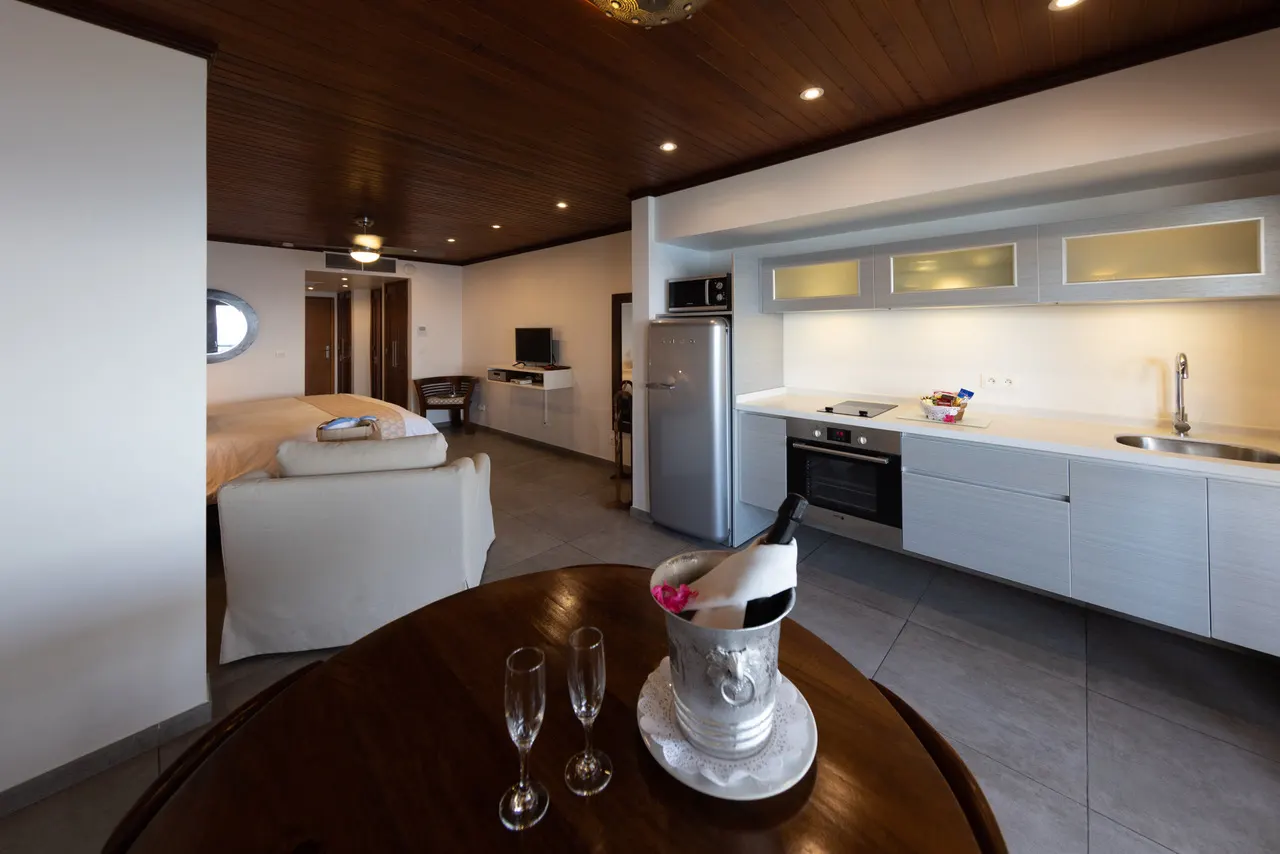 Deluxe studio with full kitchen at Le Petit Hotel