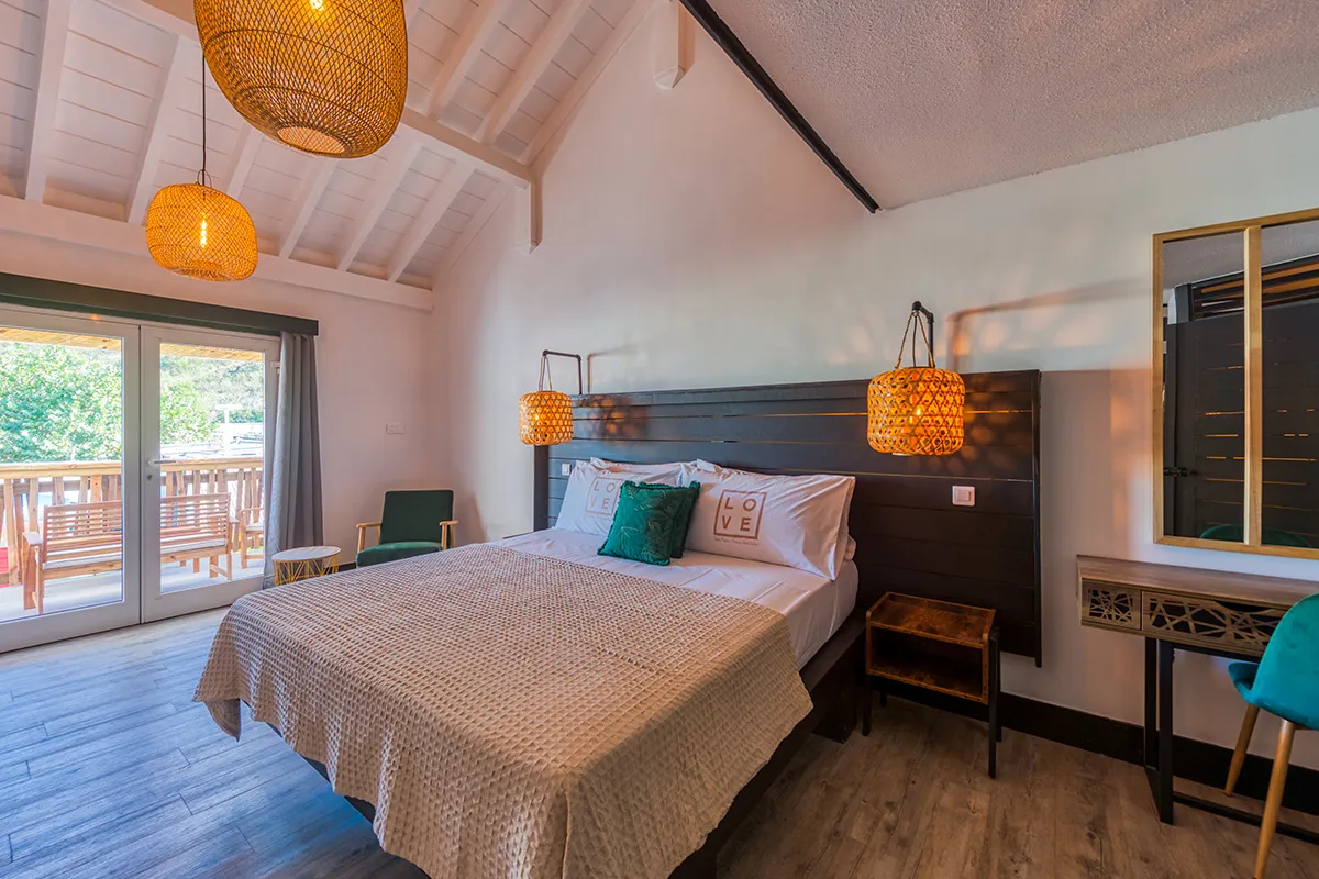 Bohemian-chic room with cathedral ceiling at LOVE Boutique-Hotel