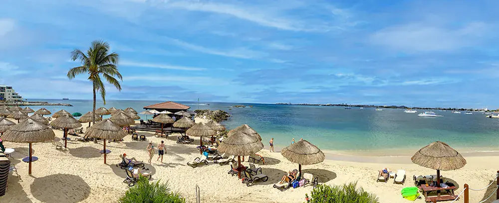 Coco Beach Bar at Simpson Bay Resort, Marina & Spa