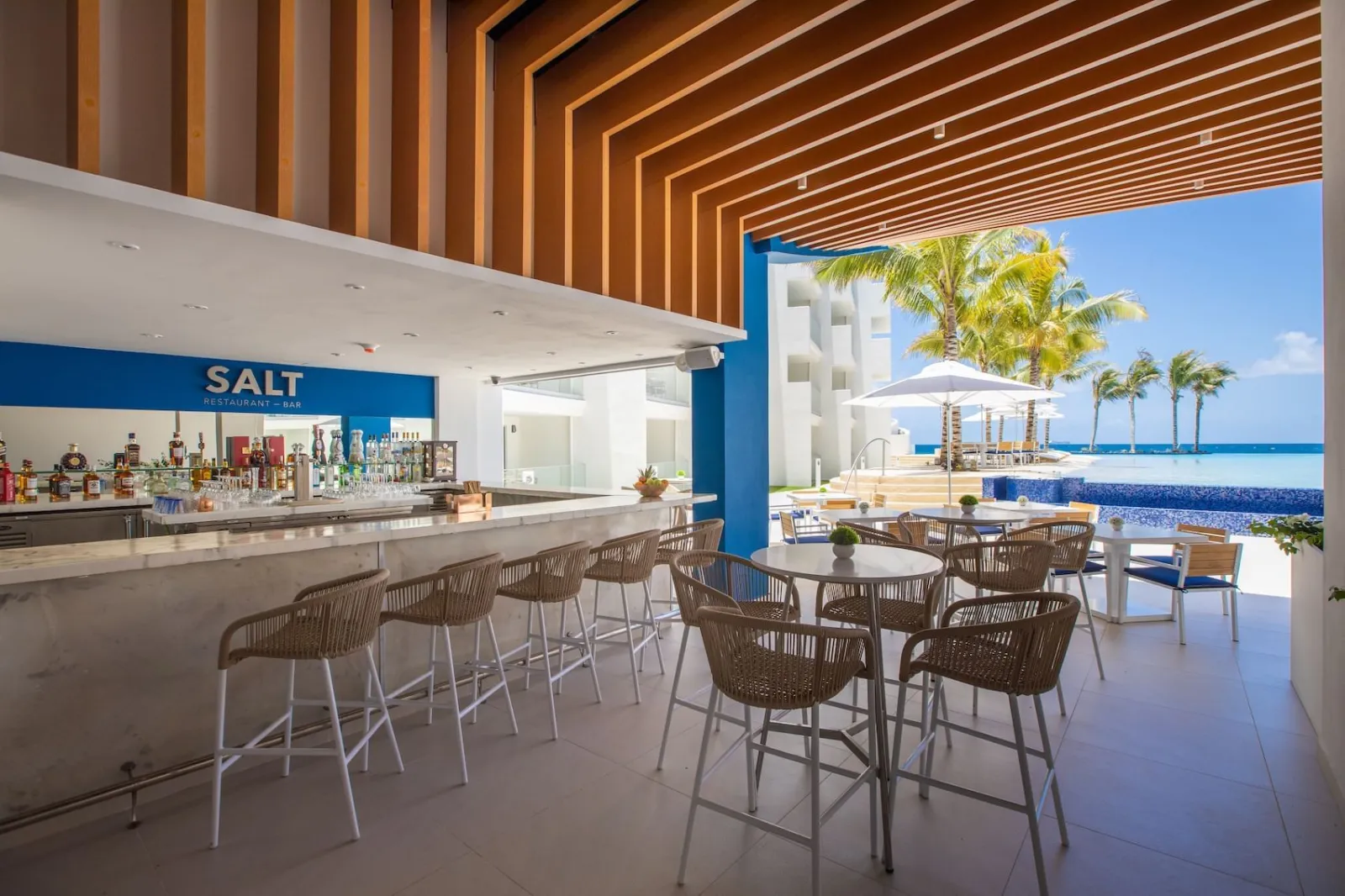 SALT restaurant bar at The Morgan Resort