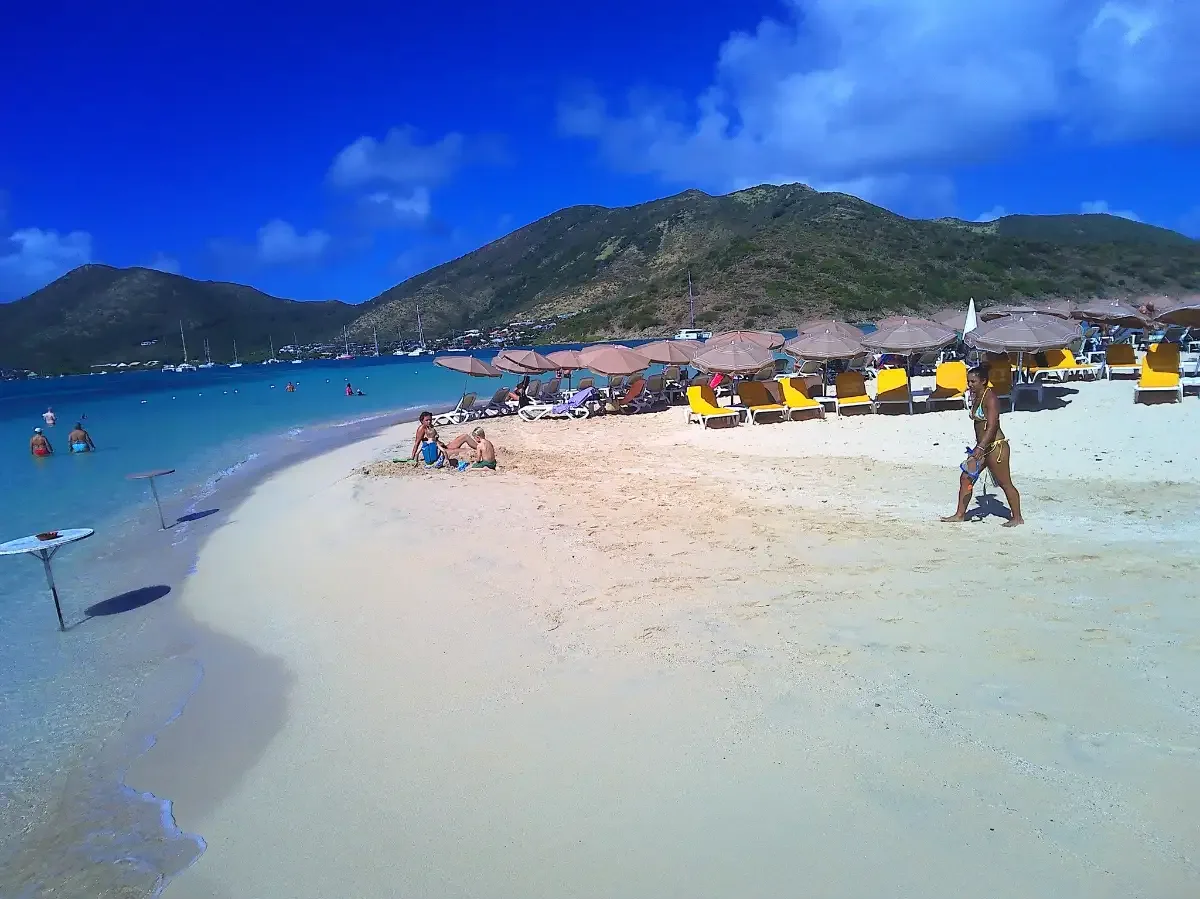 Pinel Island easy trail in Saint Martin