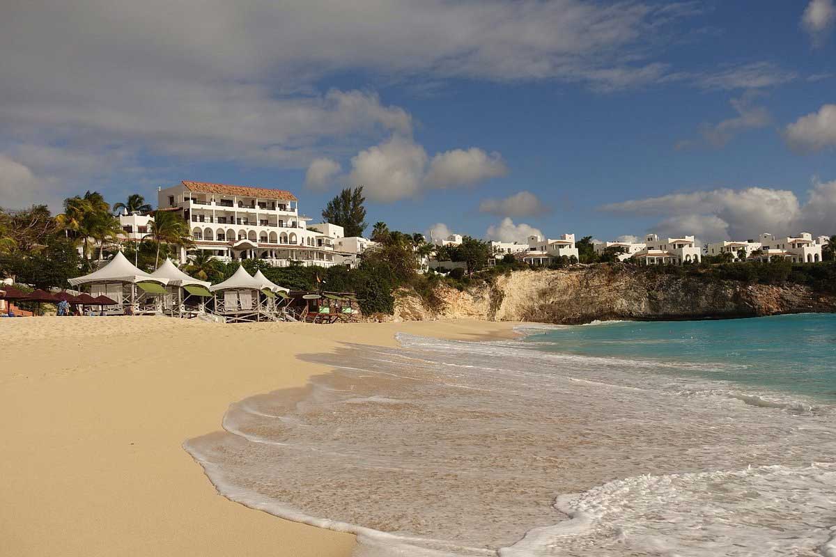 Tropical vegetation lining Baie Longue beach