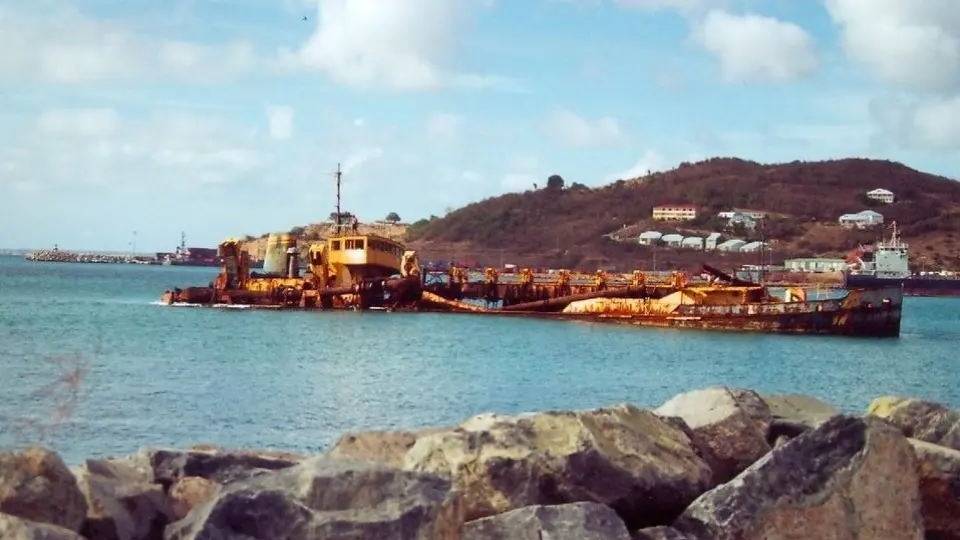 Rocks and port activity along the Galisbay waterfront