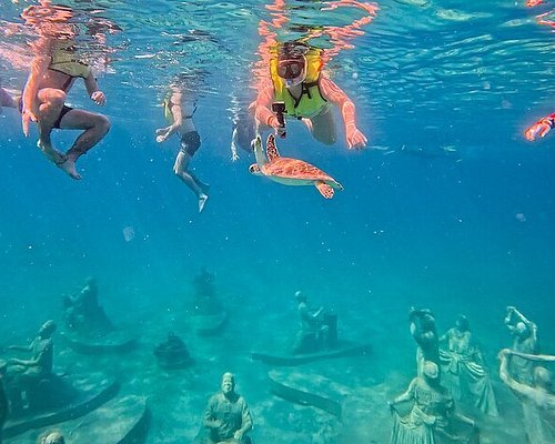 The shoreline of Little Bay and the Divi Beach Resort