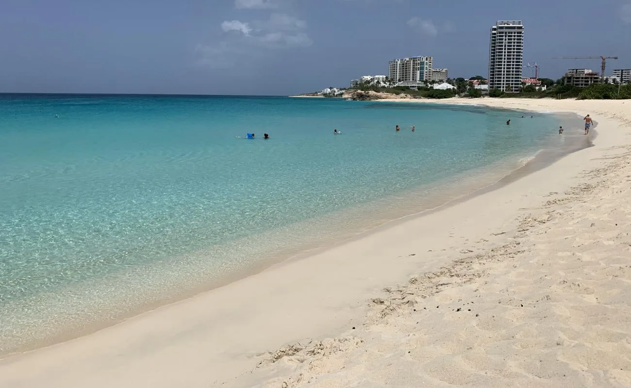 Turquoise waters and white sand at Mullet Bay