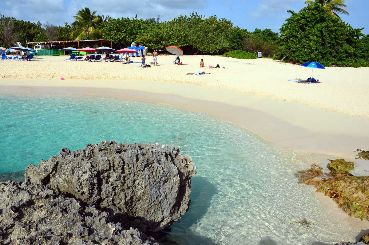 The crescent-shaped bay of Mullet Bay