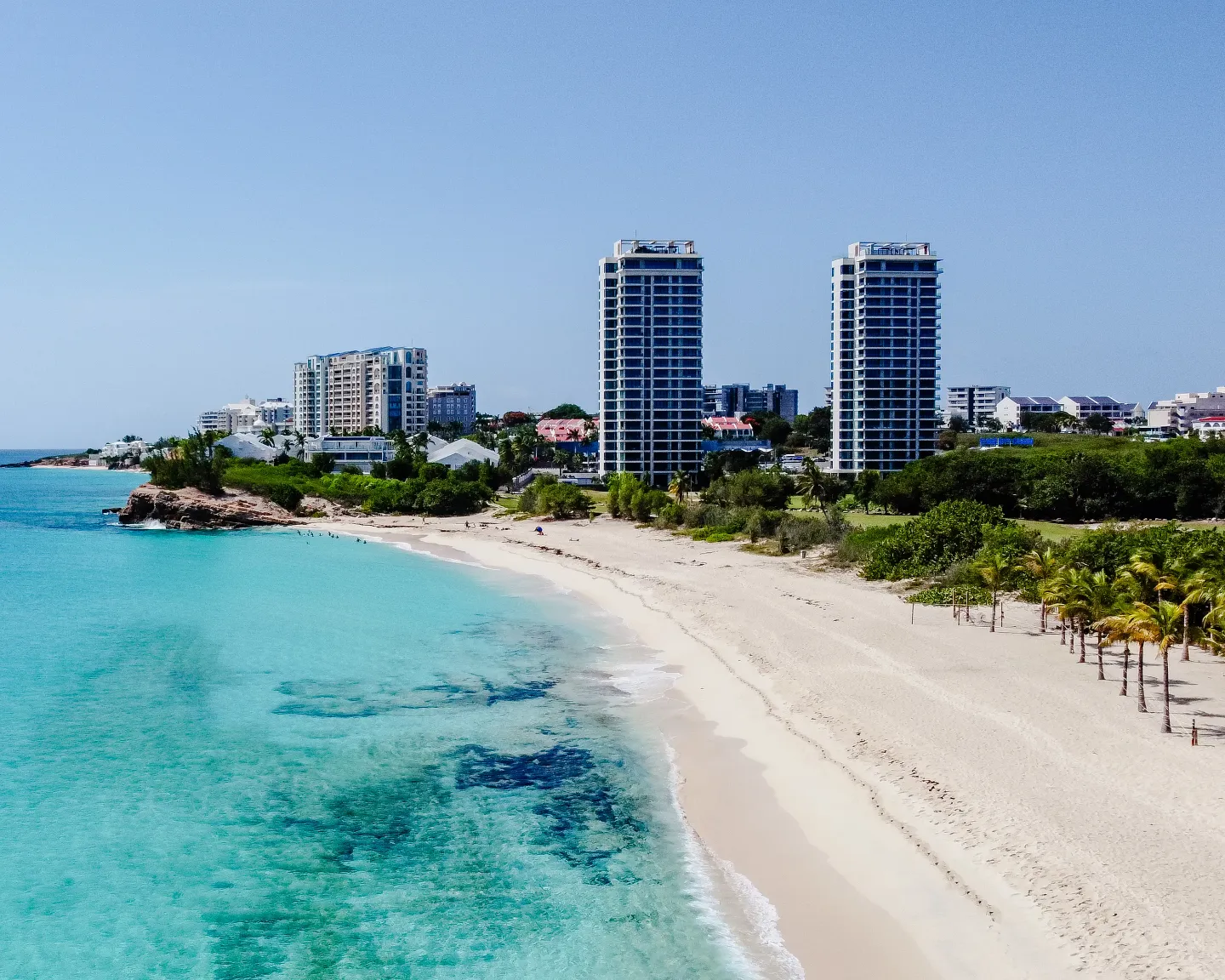 Relaxing atmosphere at Mullet Bay Beach