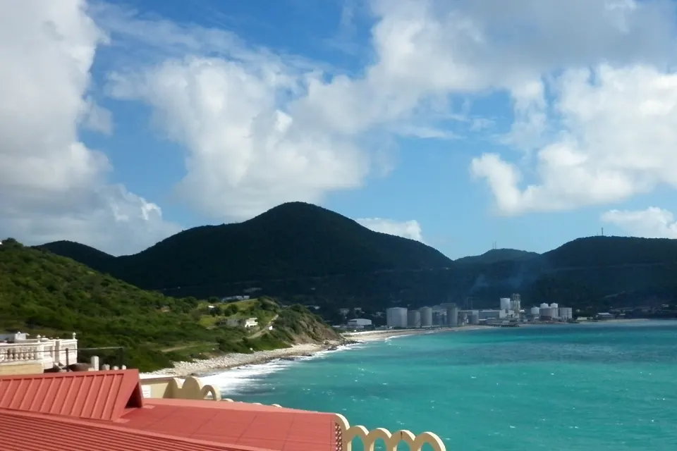Pelican Key Beach shoreline near Flamingo Beach Resort and Simpson Bay
