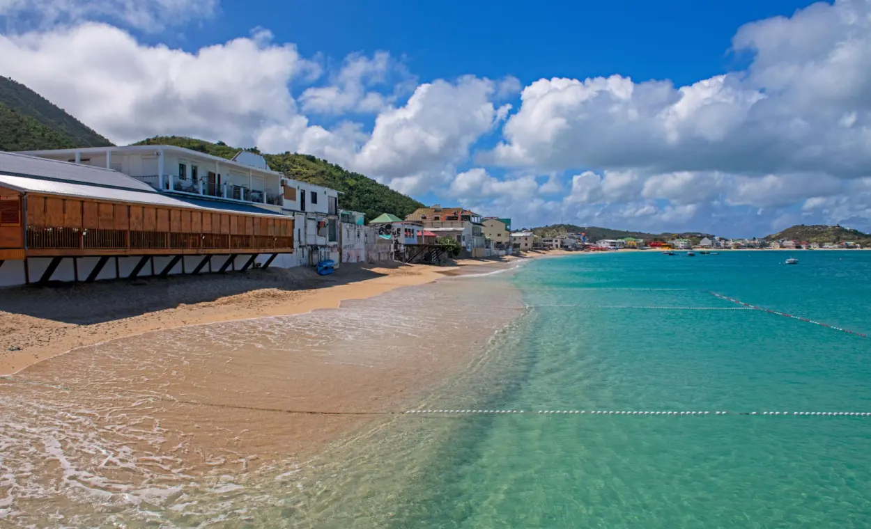 Turquoise water and calm beach in front of Grand Case Beach Club