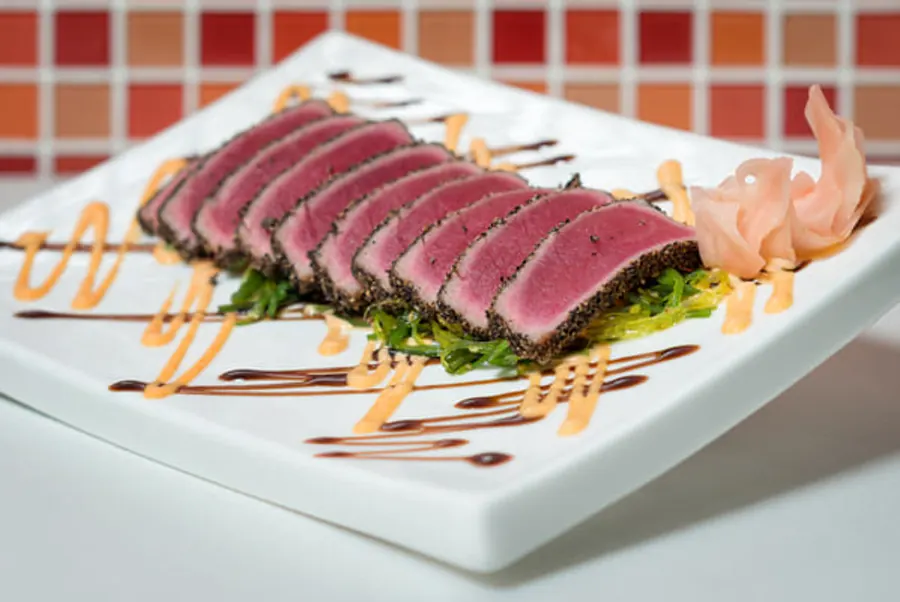 Bistrot Caraïbes - Tuna tataki and fine dining plate