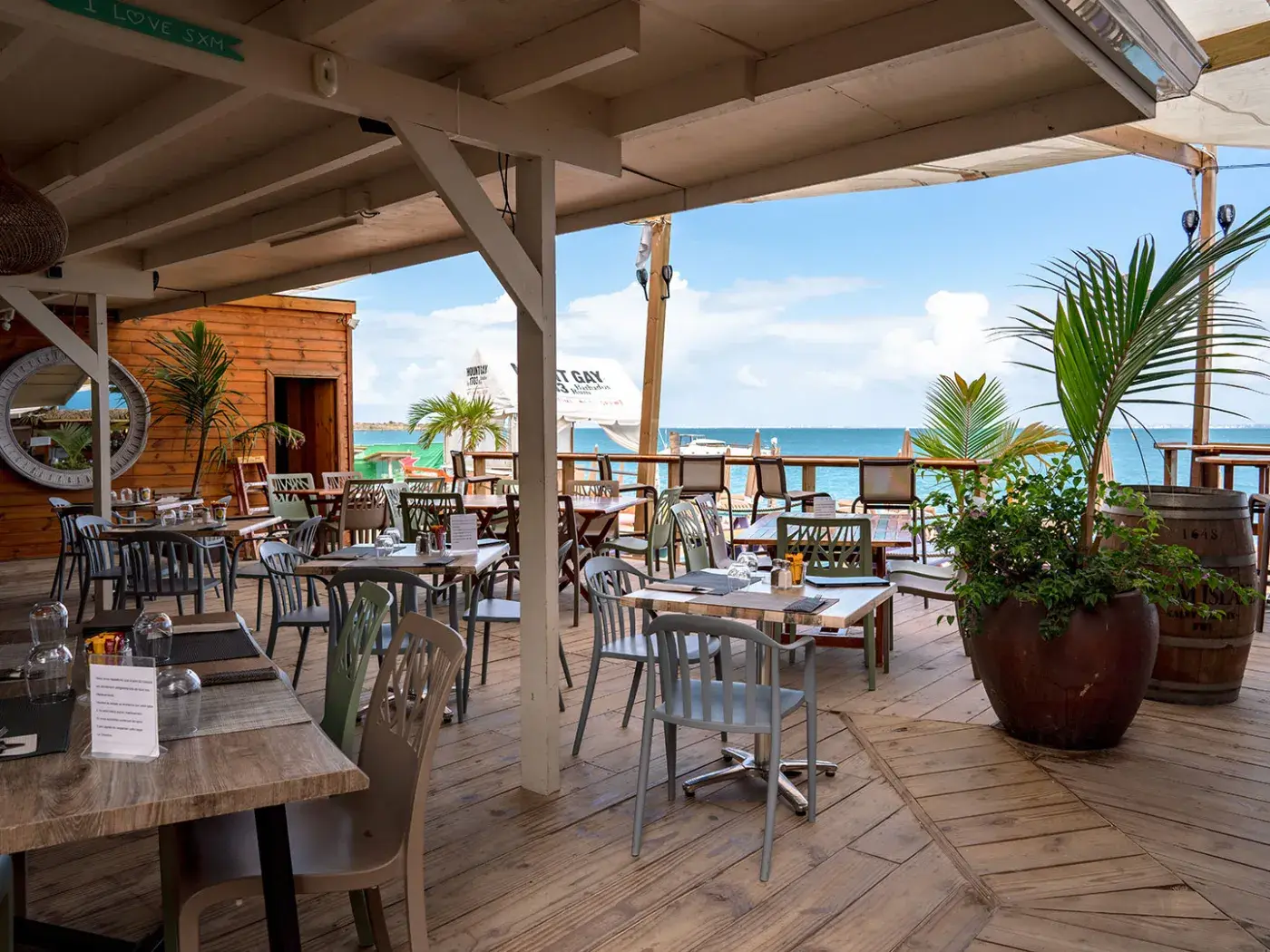 Captain Frenchy - wooden terrace with tables facing the sea of Grand Case