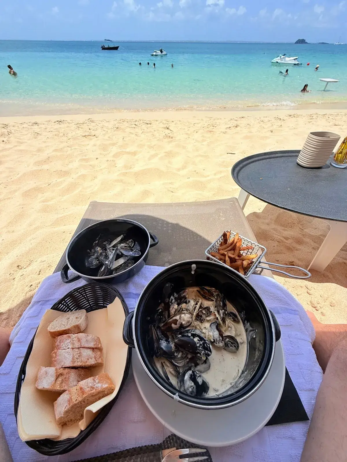Captain Frenchy - mussels and fries served right on the sand