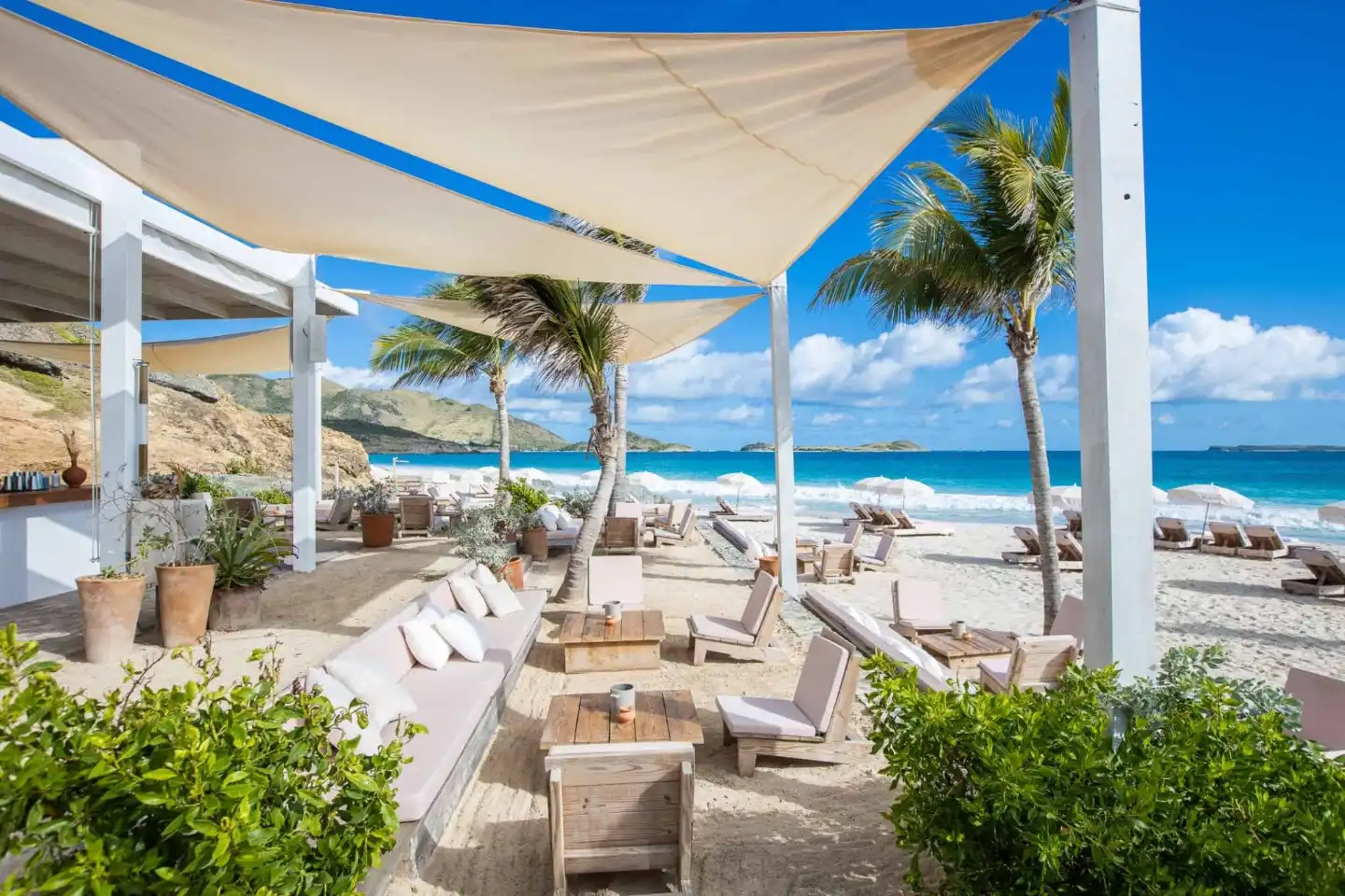 Coco Beach - Beach loungers and lounge area facing the sea