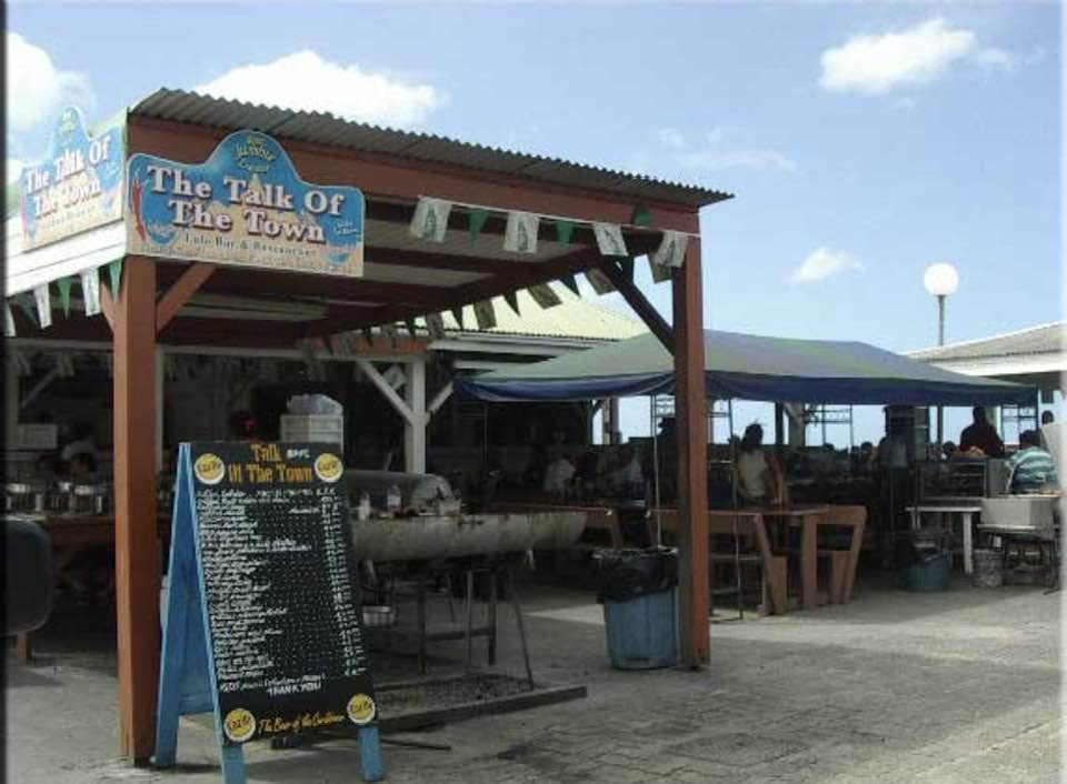 Cynthia's Talk of the Town - Friendly atmosphere and outdoor seating