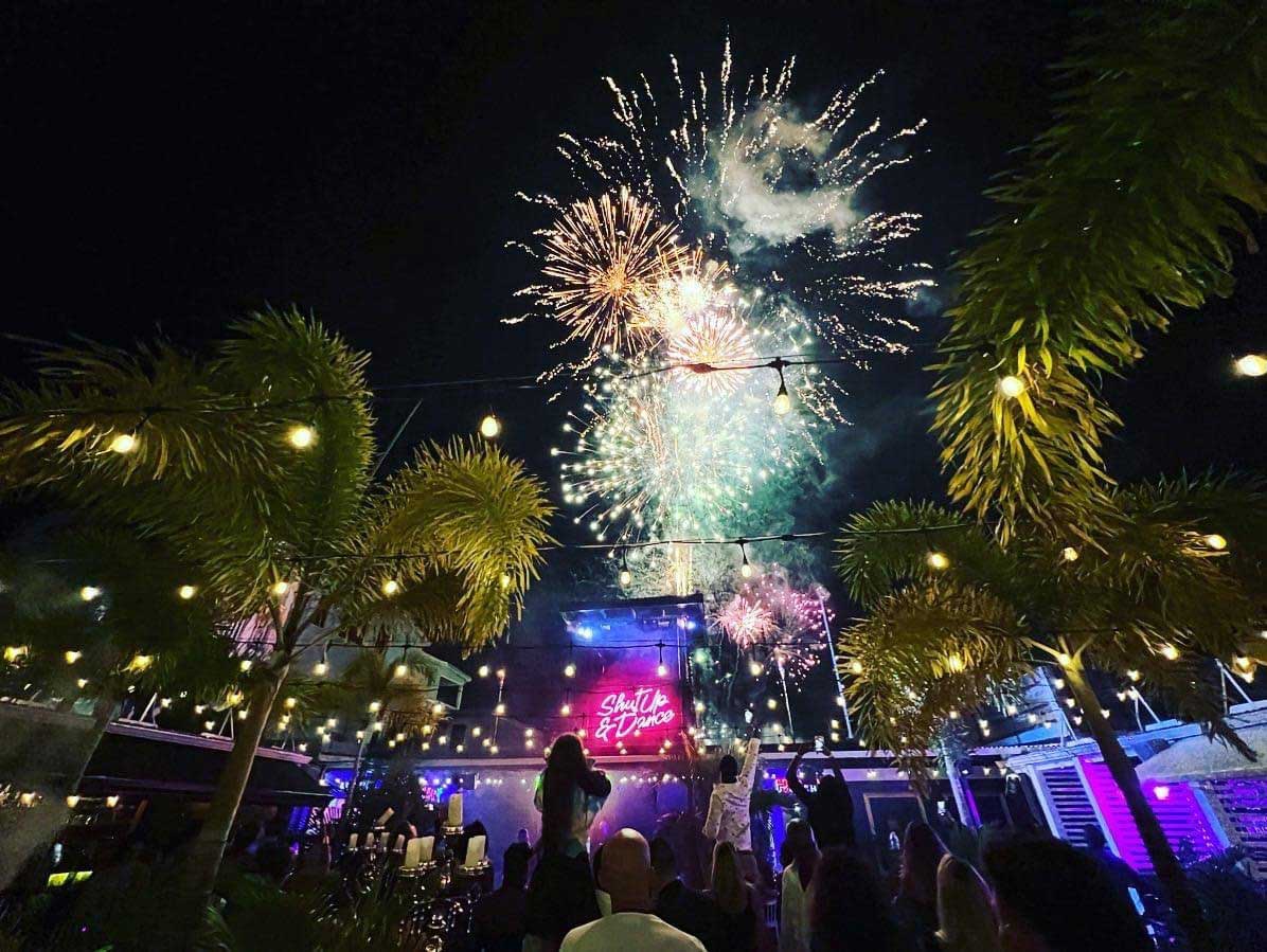 District 721 - Bar and cocktail area