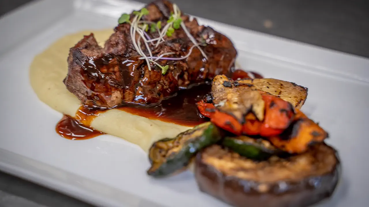 Emilio's - Filet mignon with grilled vegetables and dinner sauce