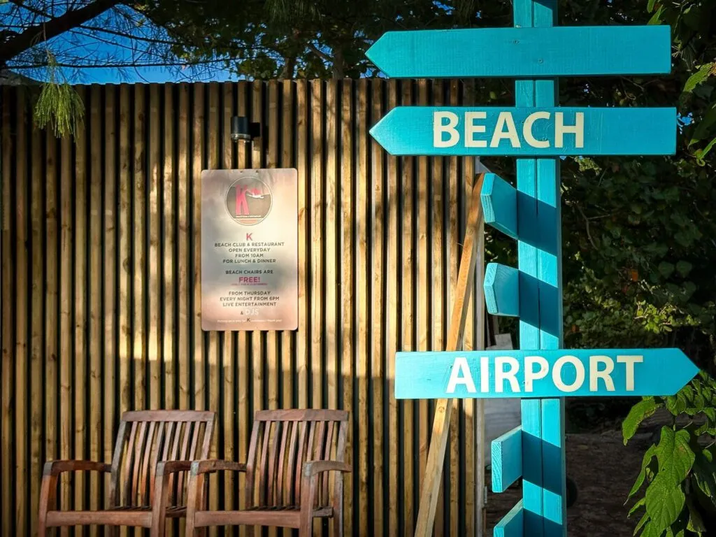 Karakter - entrance signpost between the beach and the airport