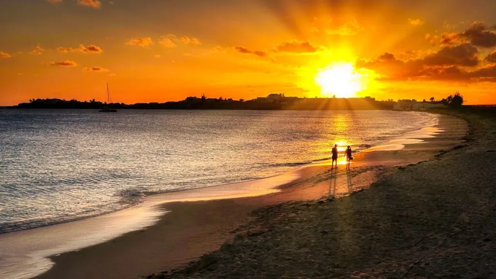 Karakter - sunset over Simpson Bay Beach