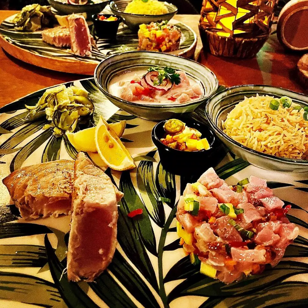 La Favela - fresh plate with fish and colorful vegetables