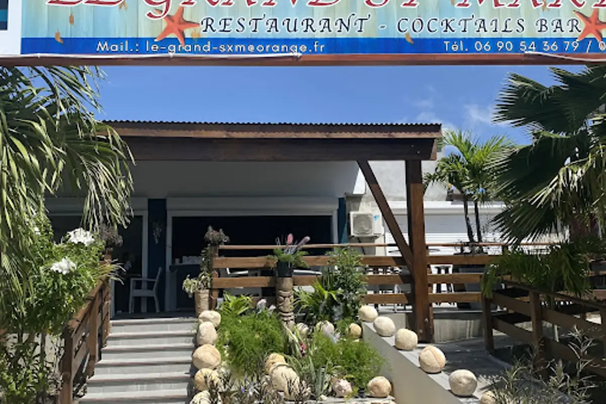 Le Grand St Martin in Marigot - exterior facade of the waterfront restaurant