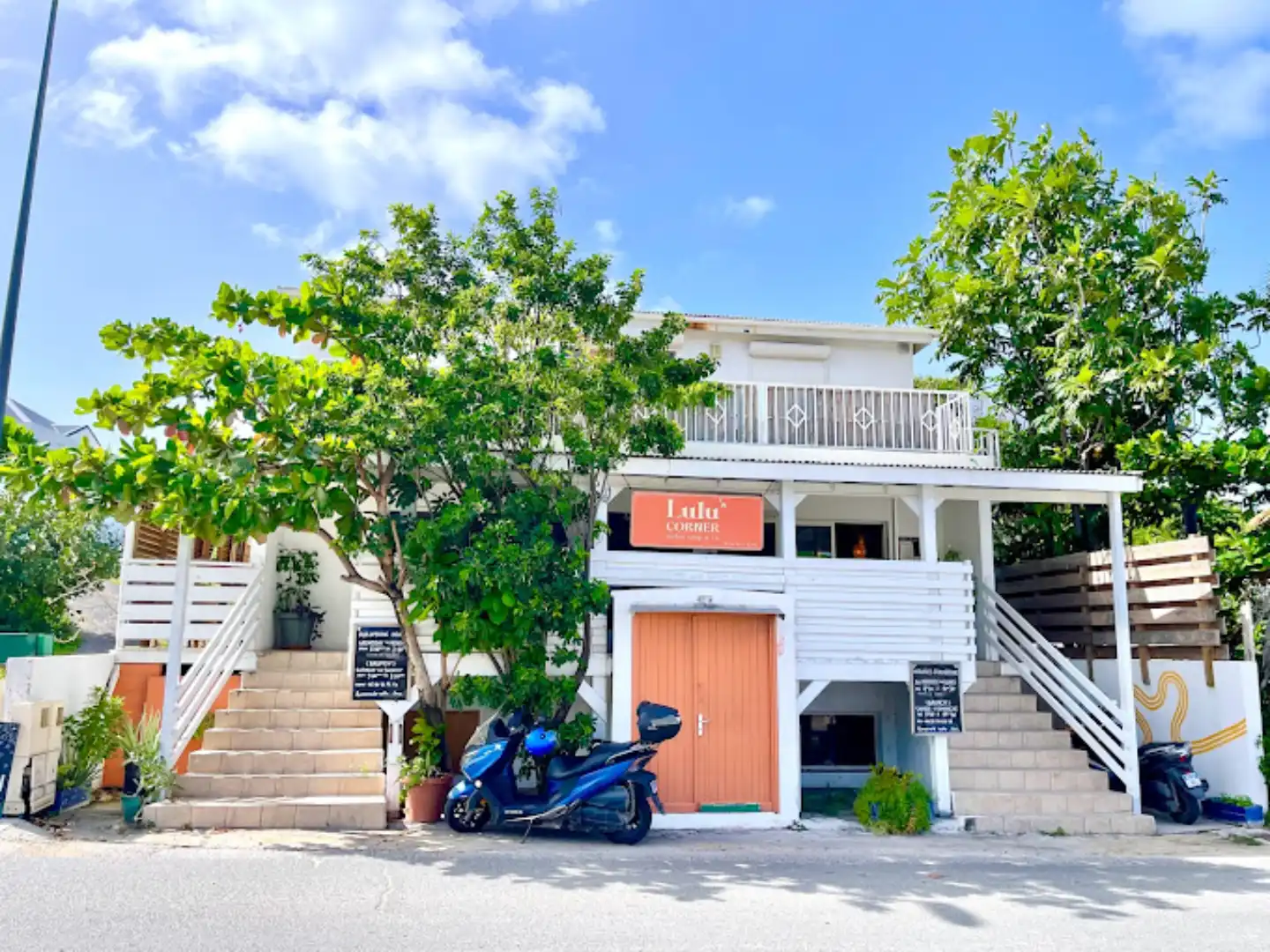 Lulu's Corner - Terrace and brunch area