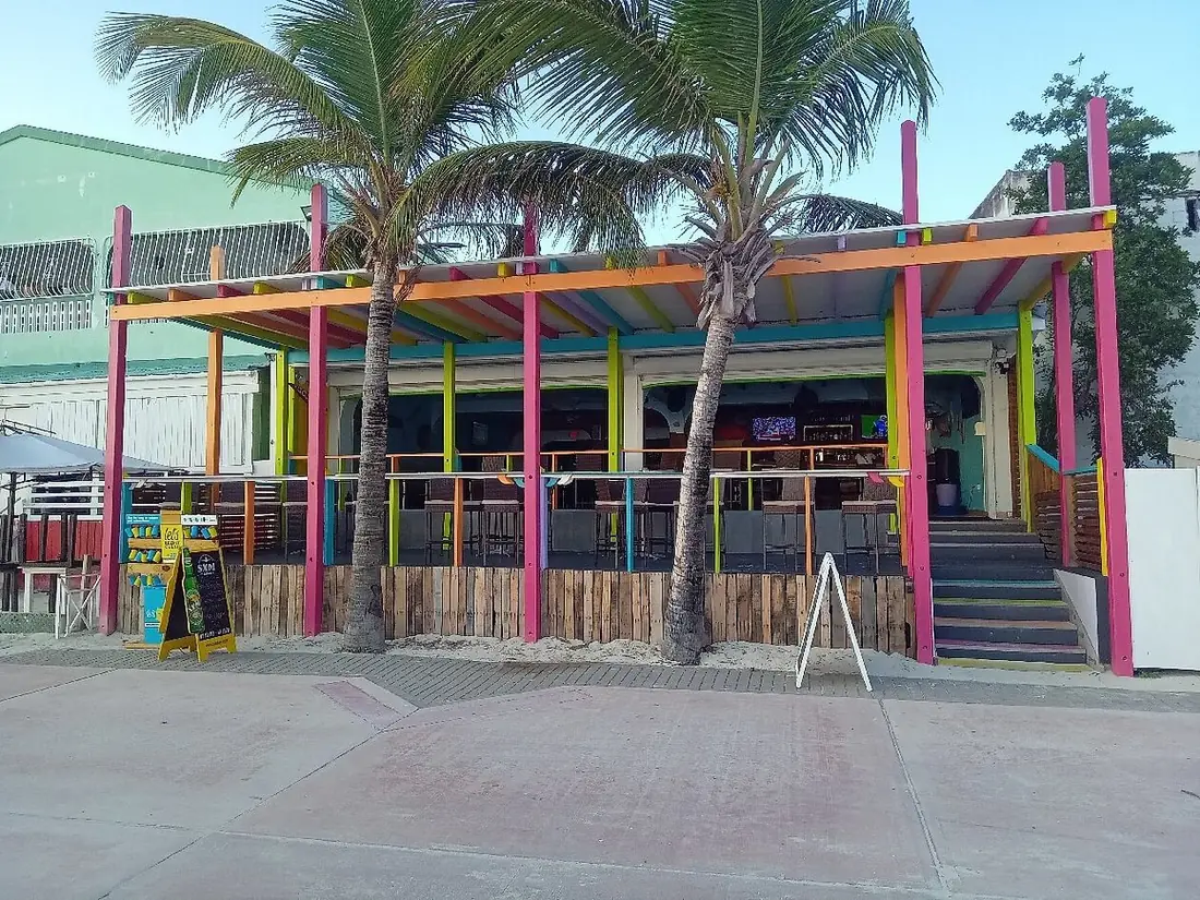 Marley's Sports Bar & Grill - entrance by the Great Bay Beach promenade
