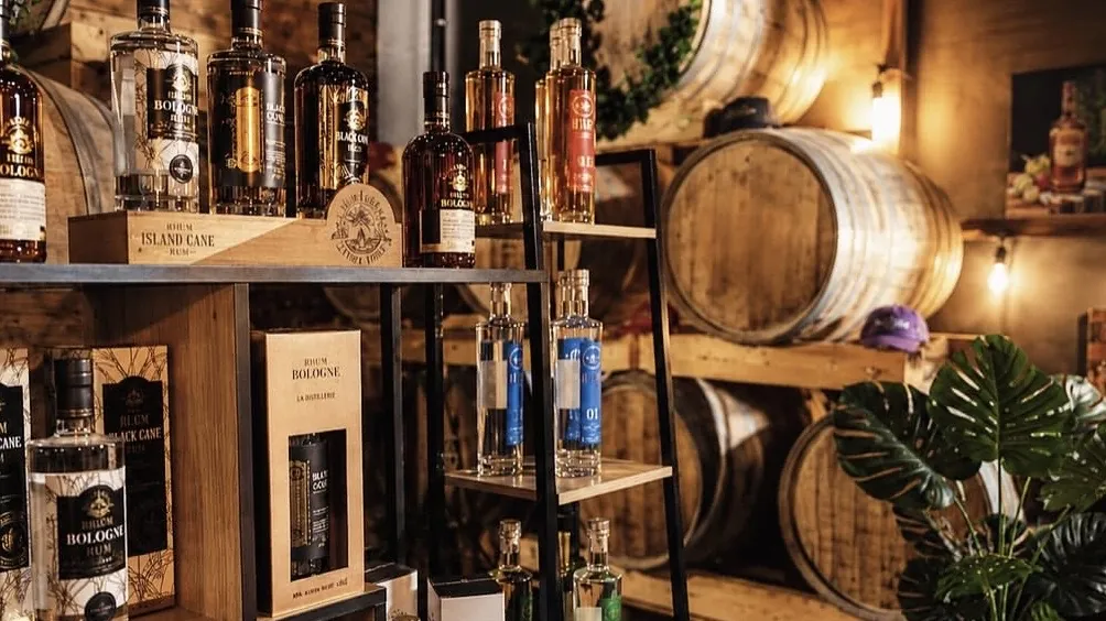 Oualichi Rhum - Rum shelves and wooden barrels in the bar