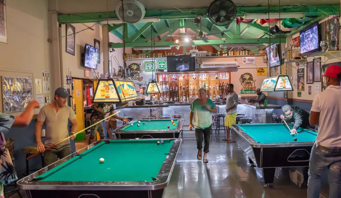 Pineapple Pete - Pool room and bar in Simpson Bay