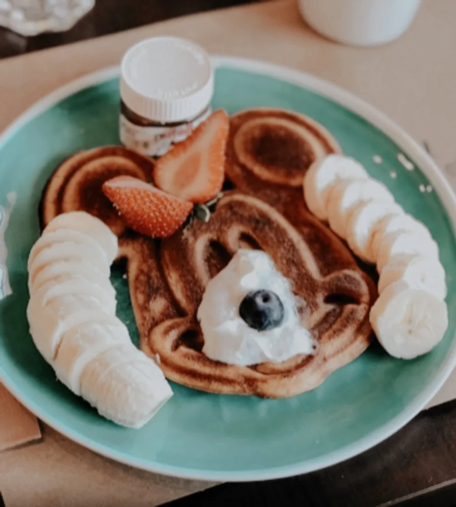 Réveil Matin SXM - kid pancake shaped like Mickey with fruit