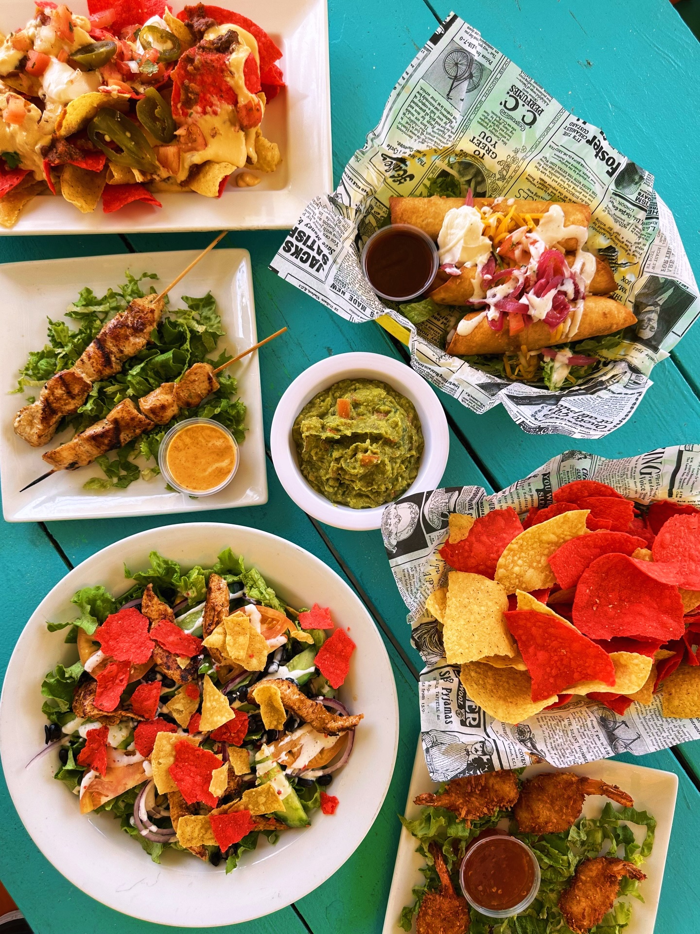 Sandbar SXM - Food truck and dining area