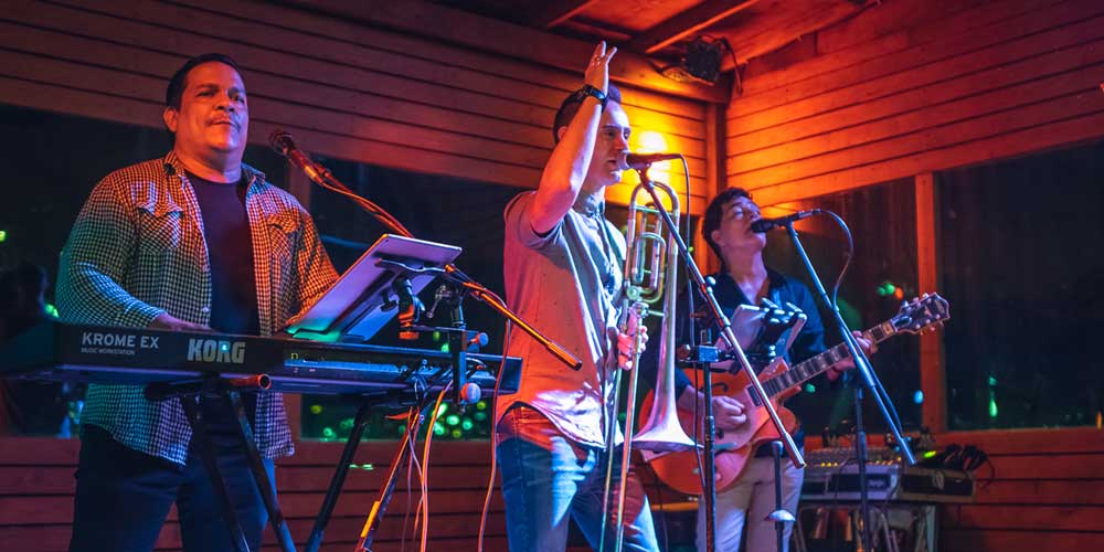 Soggy Dollar Bar - Nightlife atmosphere and live music