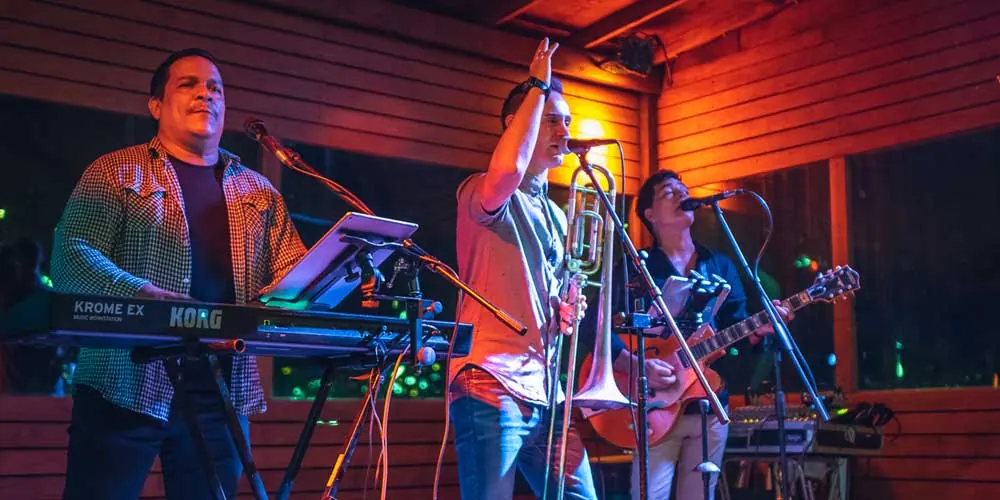 Soggy Dollar Bar - Nightlife atmosphere and live music