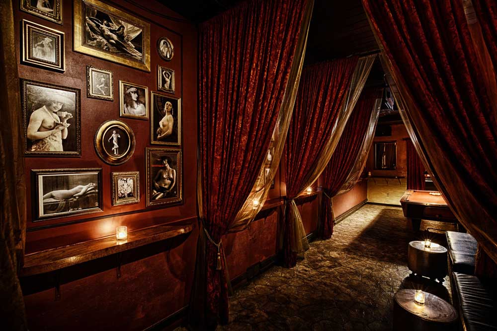 The Red Piano Lounge - Interactive piano show performance