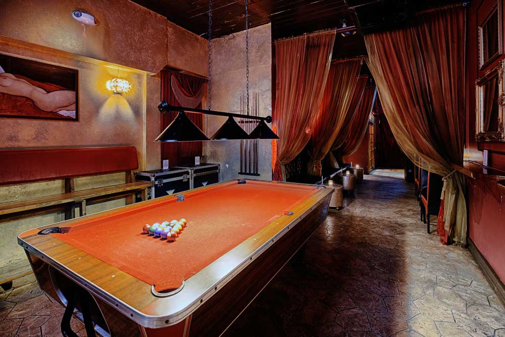 The Red Piano Lounge - Main room with live stage