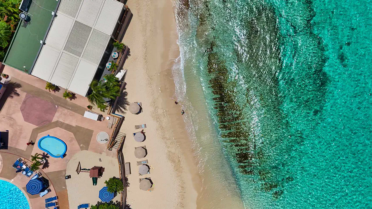 Tortuga Maho - Aerial view of the restaurant and Maho Beach
