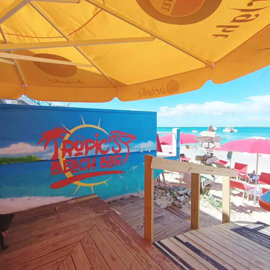 Tropic's Beach Bar SXM - Wooden deck overlooking the beach