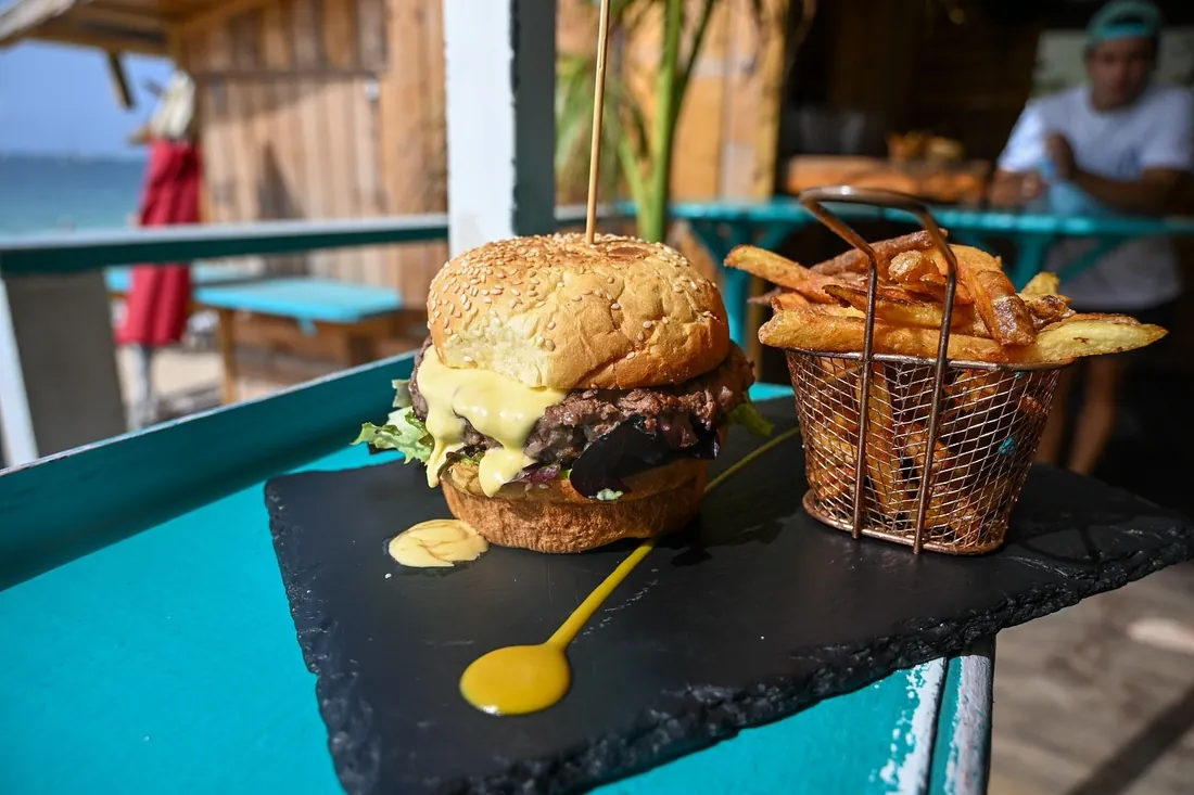 Tropic's Beach Bar SXM - Homemade burger and fries by the water