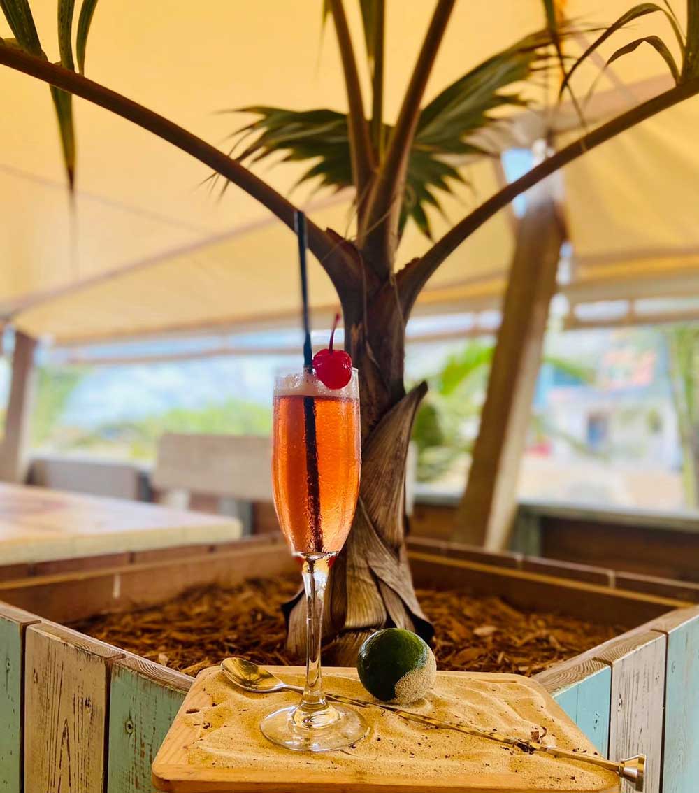 Yellow Sub - Indoor dining room