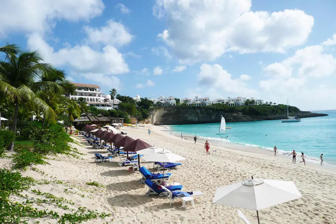 Baie Longue beach below the villas of Terres Basses