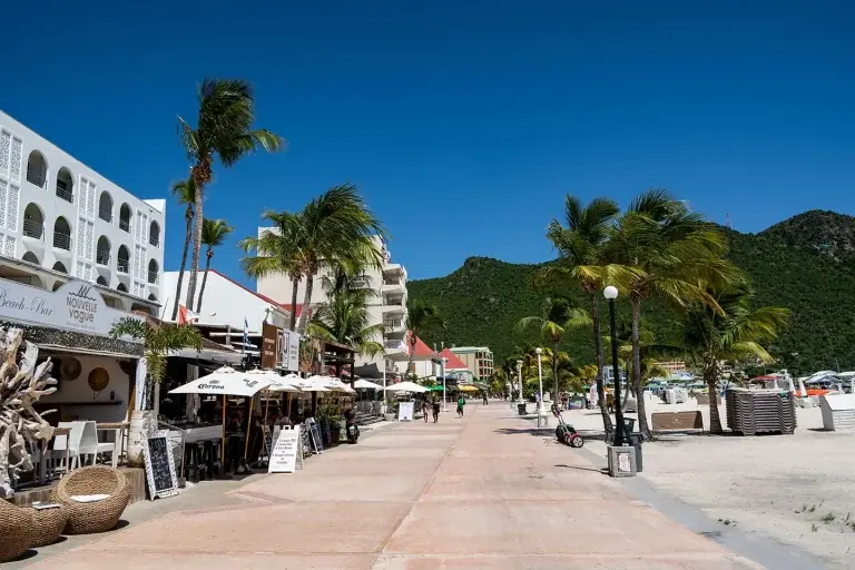 Cruise ships in Philipsburg Bay
