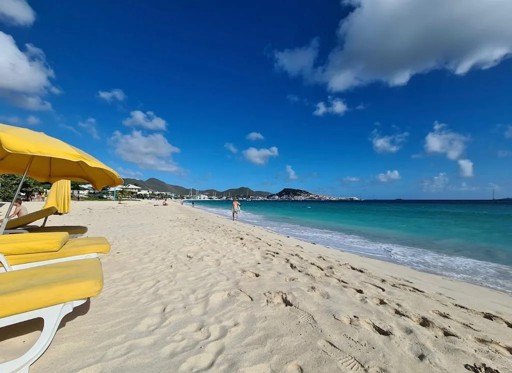 Simpson Bay Beach, light sand and turquoise water