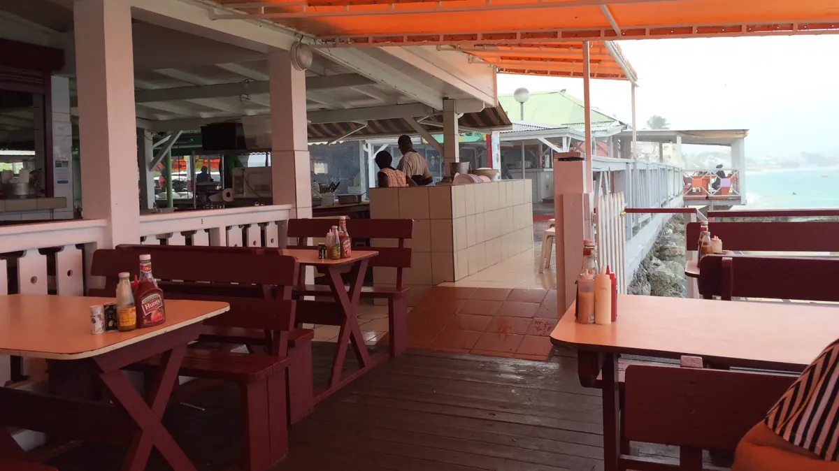 Lolo's Ribs Shack - Casual seaside terrace in Grand Case