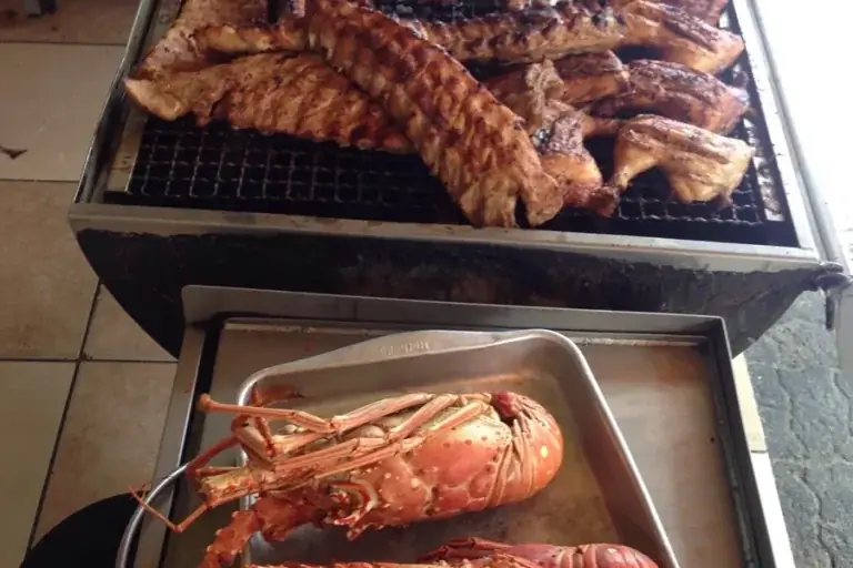 Lolo's Ribs Shack - Ribs, chicken and lobster on the grill