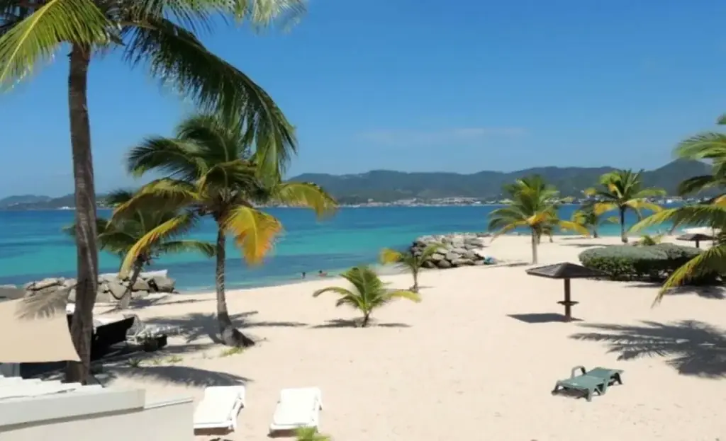 Nettle Bay beach on the Caribbean side